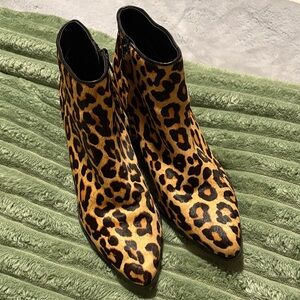 EUC Women’s Bleecker and Bond Riley-2 Leopard Print Calf Hair Booties Size 8.5